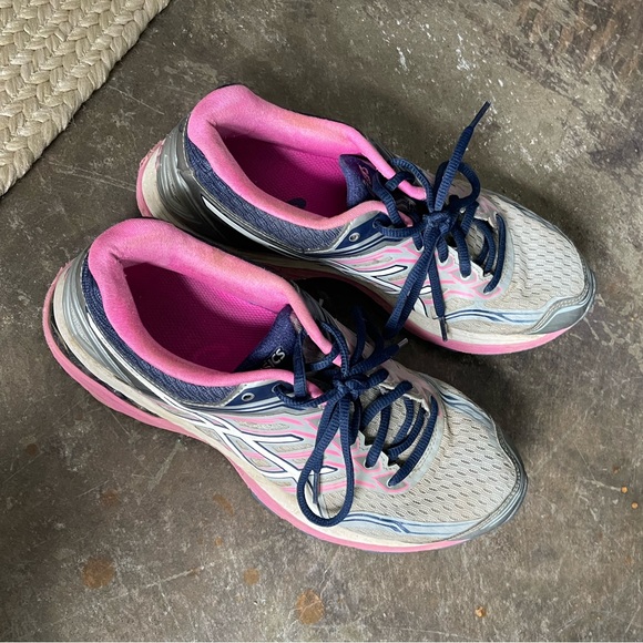 ASICS running shoes - Picture 2 of 5